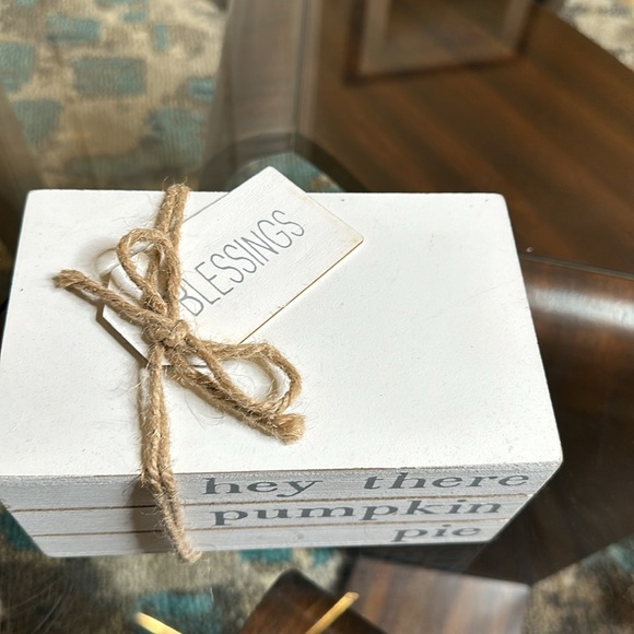 Home decor box is approximately 7”x 3.5” - Picture 2 of 4